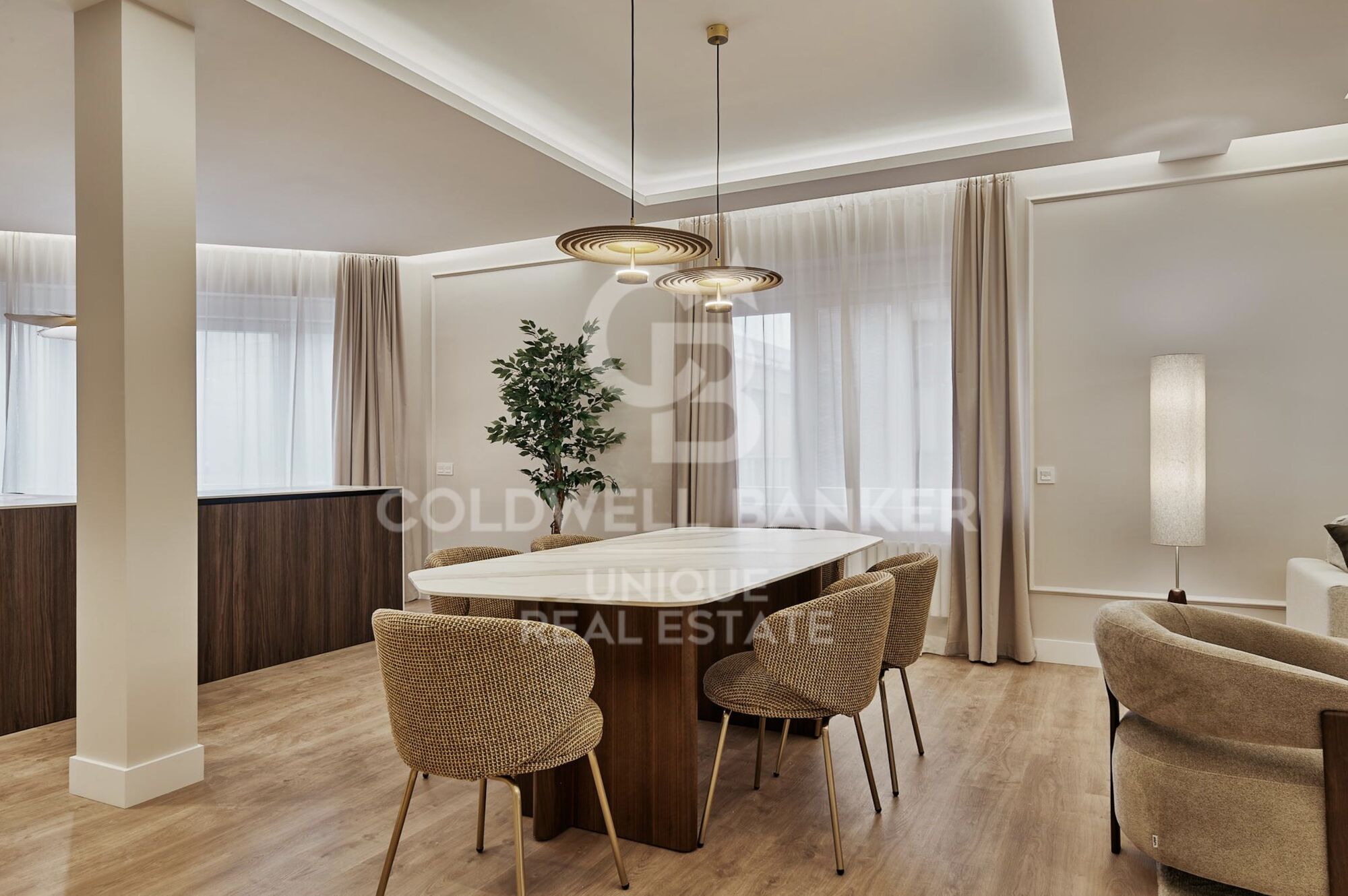 Renovated exterior apartment with three bedrooms in Goya, Madrid.