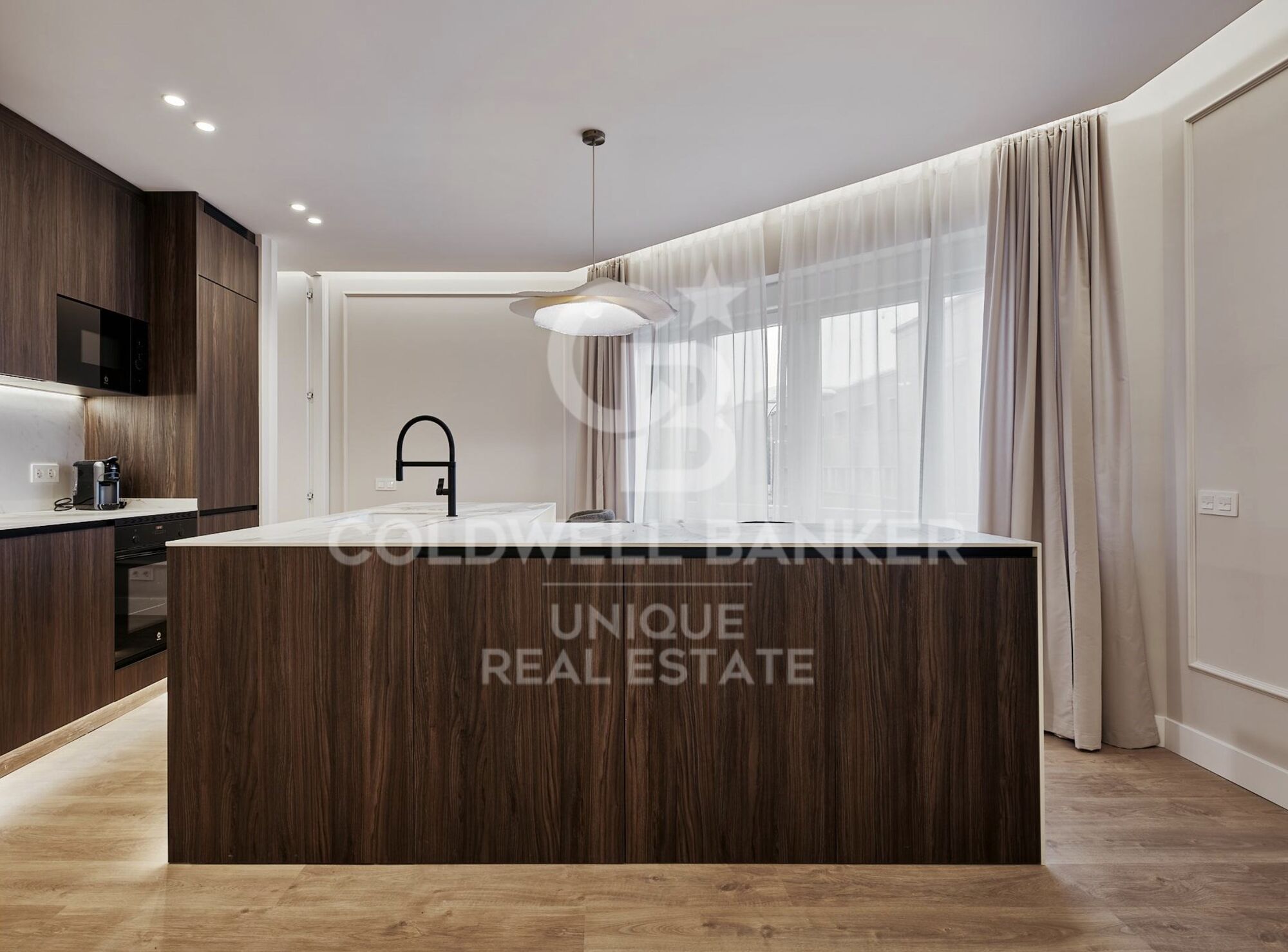 Renovated exterior apartment with three bedrooms in Goya, Madrid.