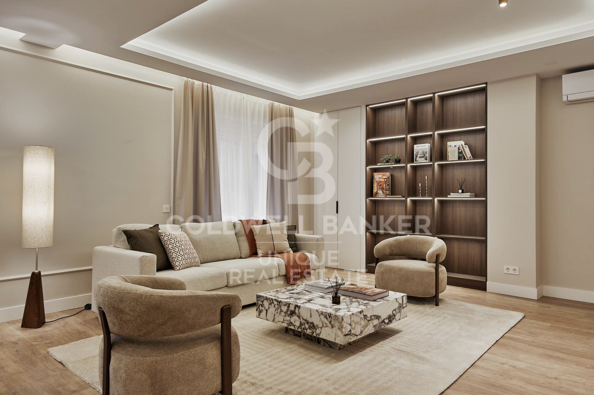 Renovated exterior apartment with three bedrooms in Goya, Madrid.