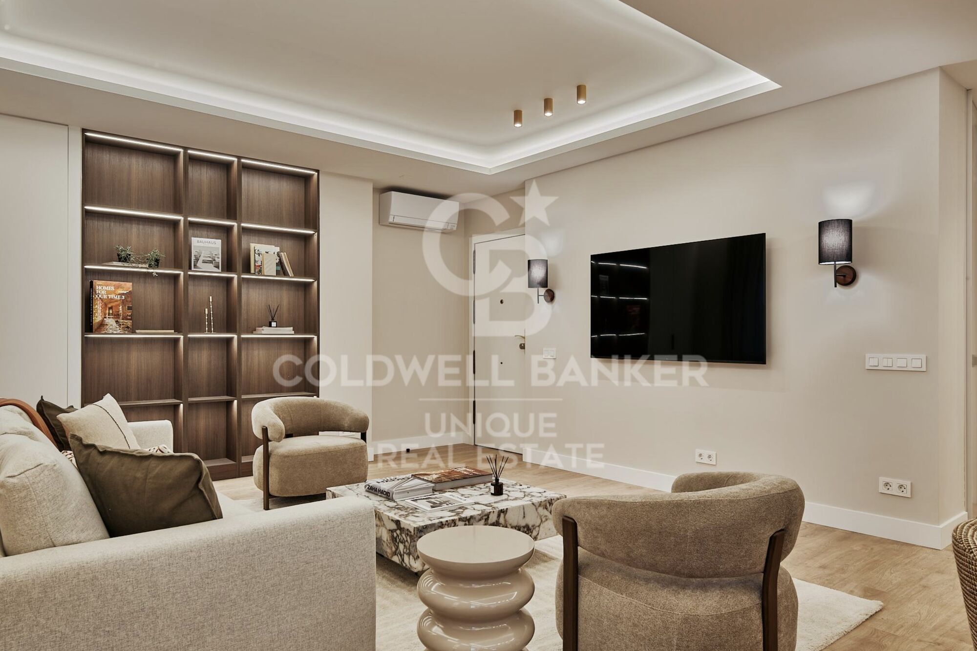 Renovated exterior apartment with three bedrooms in Goya, Madrid.