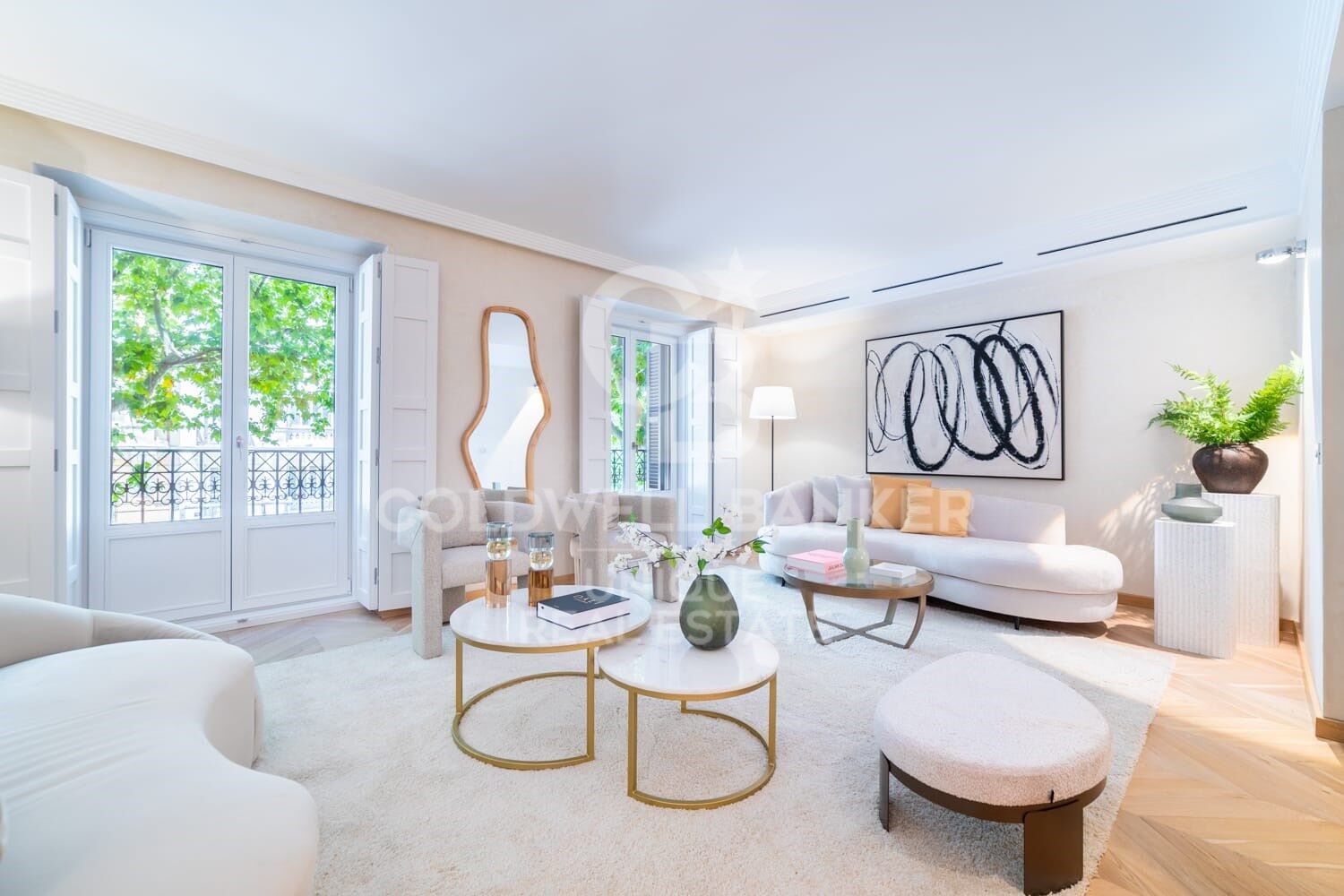 Renovated exterior apartment in Recoletos, Madrid.