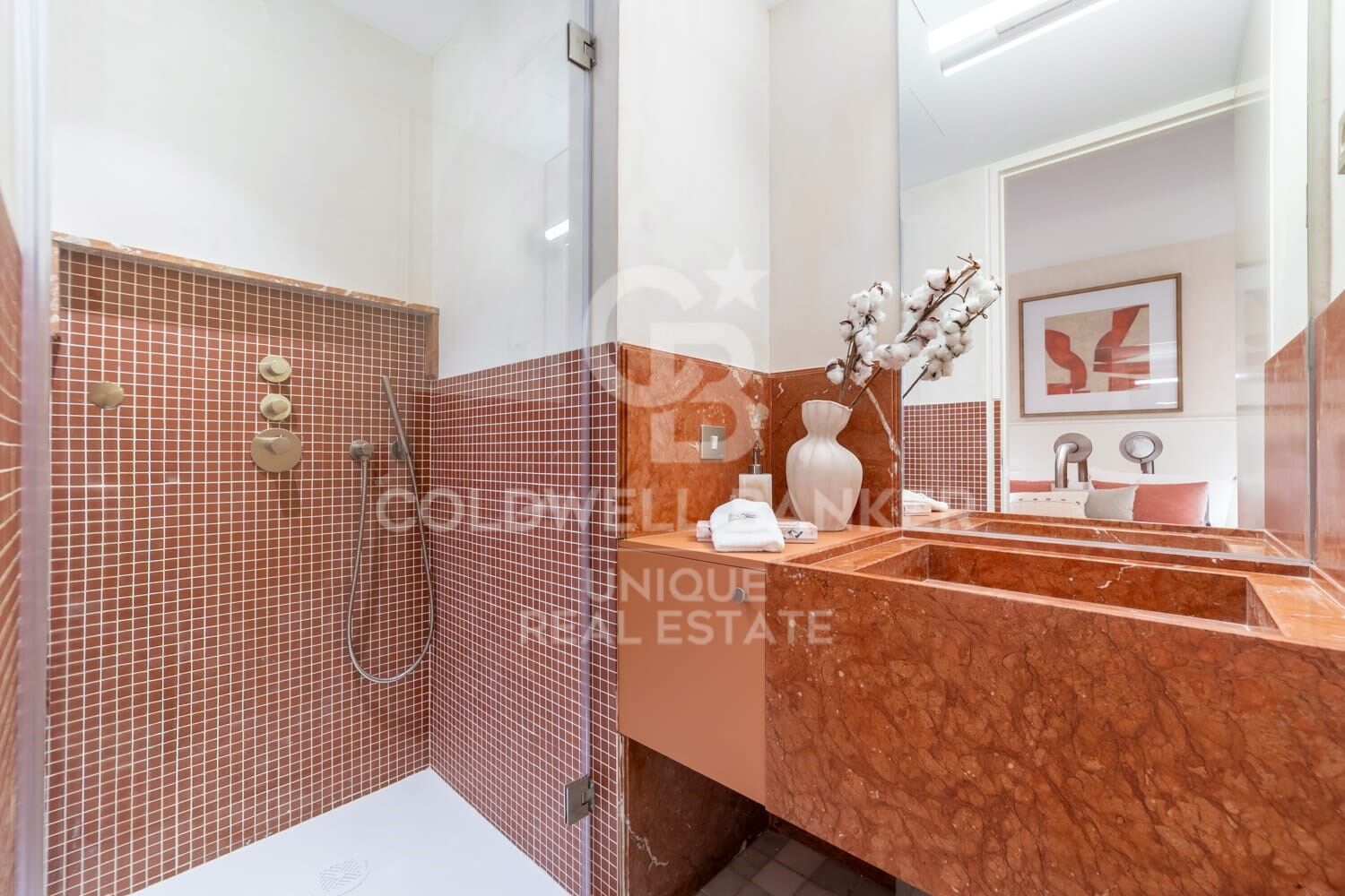 Renovated exterior apartment in Recoletos, Madrid.