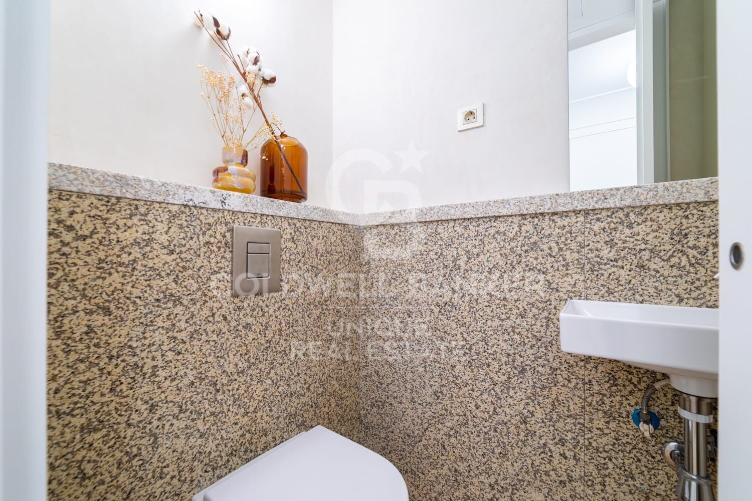 Renovated exterior apartment in Recoletos, Madrid.