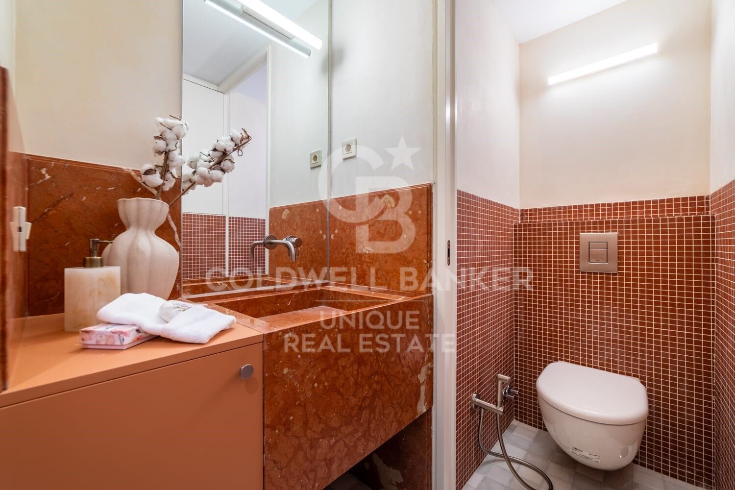 Renovated exterior apartment in Recoletos, Madrid.