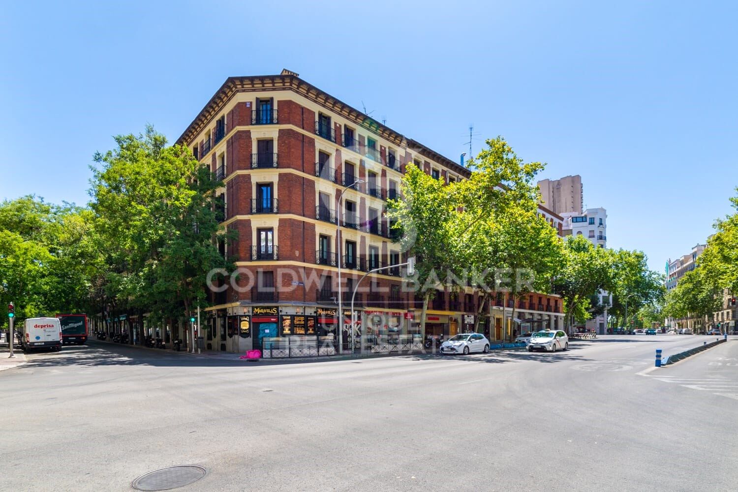 Renovated exterior apartment in Recoletos, Madrid.