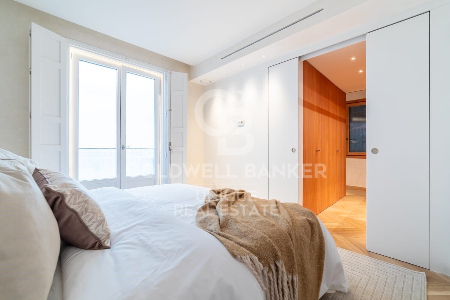 Renovated exterior apartment in Recoletos, Madrid.