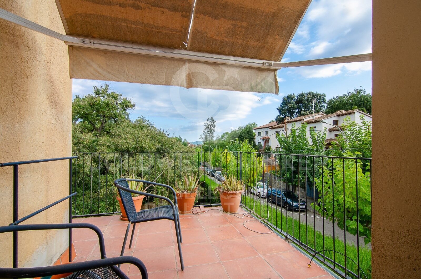 oportunidad! 2 casas adosadas + solar plano segregable al lado de la estación de Bellaterra