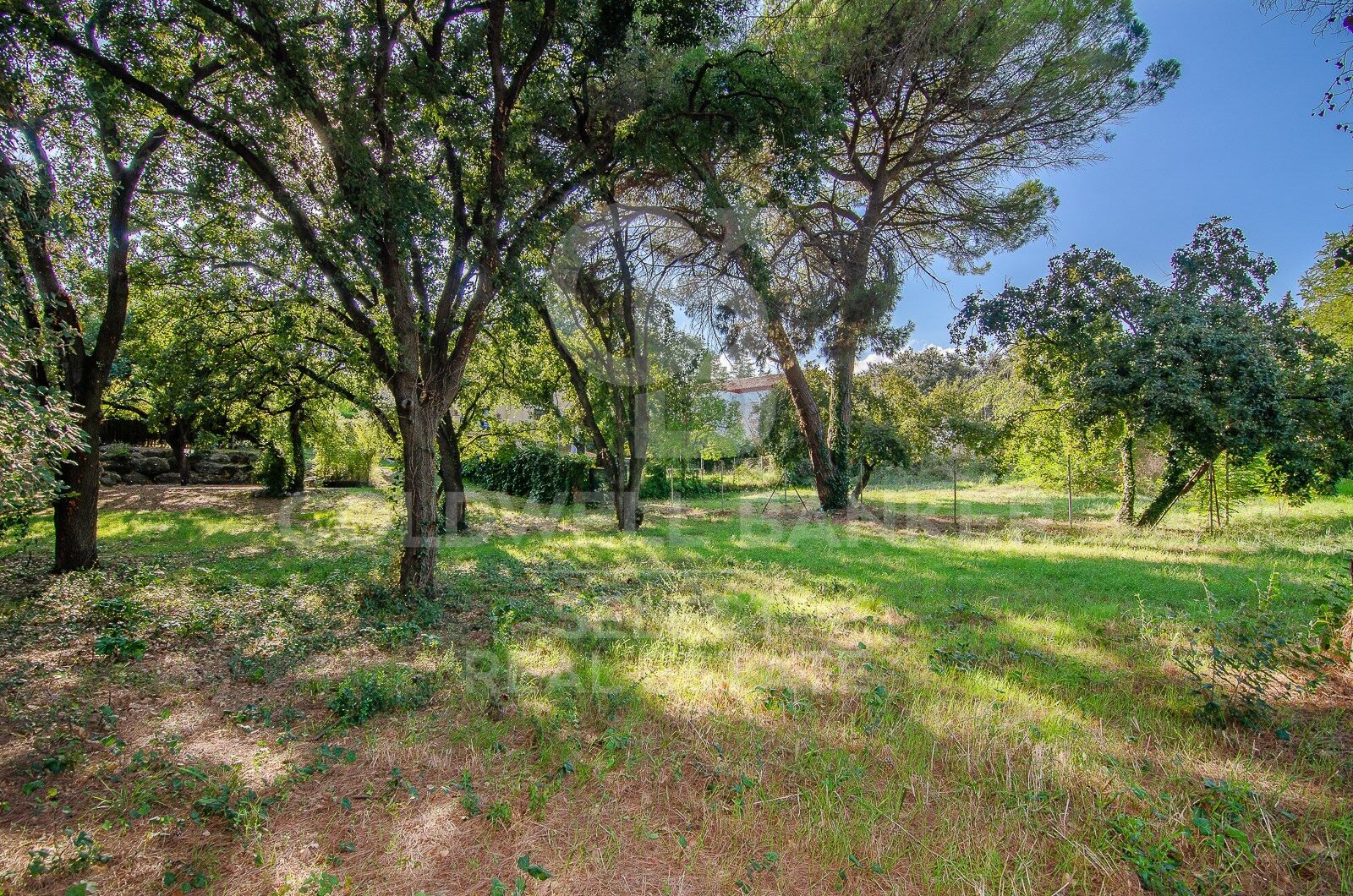 oportunidad! 2 casas adosadas + solar plano segregable al lado de la estación de Bellaterra