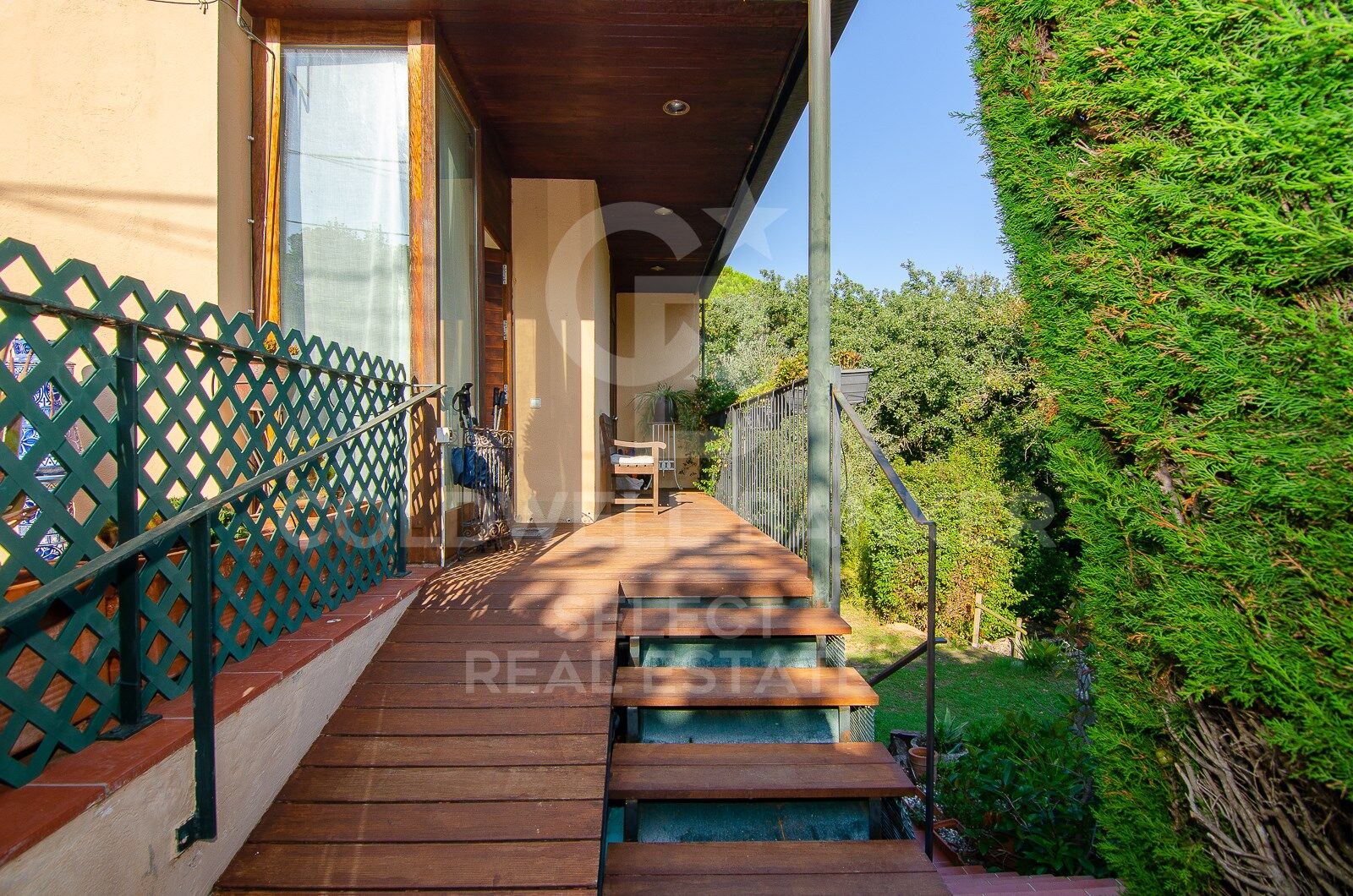 oportunidad! 2 casas adosadas + solar plano segregable al lado de la estación de Bellaterra