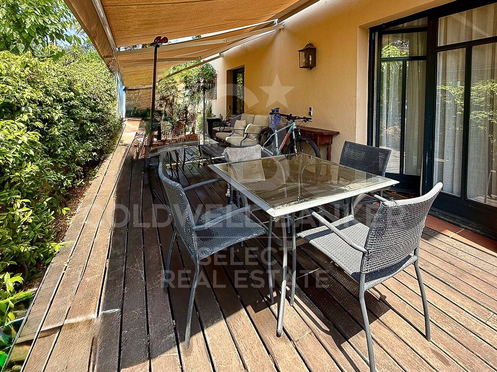 oportunidad! 2 casas adosadas + solar plano segregable al lado de la estación de Bellaterra