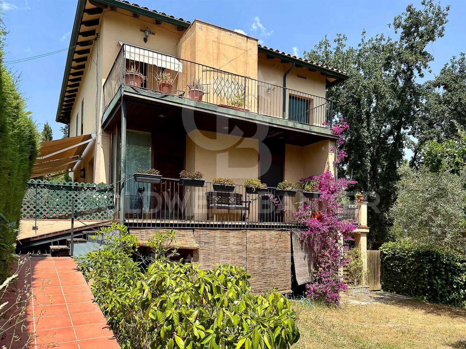 oportunidad! 2 casas adosadas + solar plano segregable al lado de la estación de Bellaterra