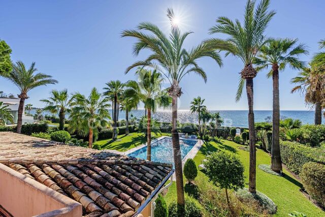 Wunderschöne Freistehende Villa am Meer auf der Neuen Goldenen Meile