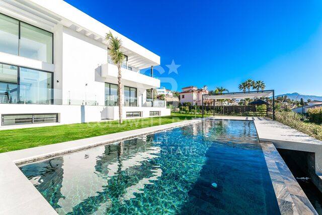 Villa 6 Schlafzimmer Verkauf Estepona