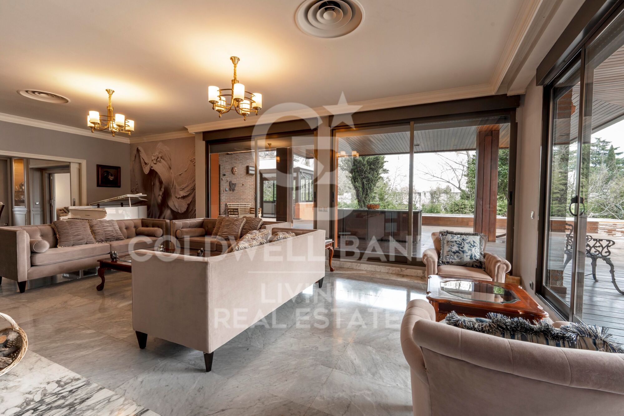 House 9 Bedrooms Sale Madrid