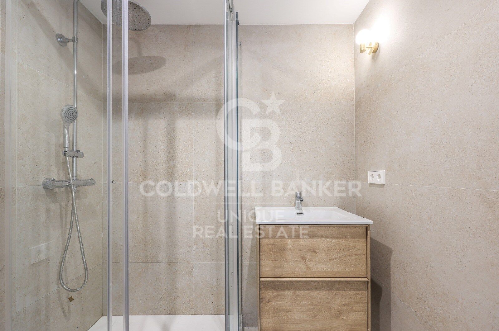 Renovated apartment with terrace and garage in Argüelles, Madrid
