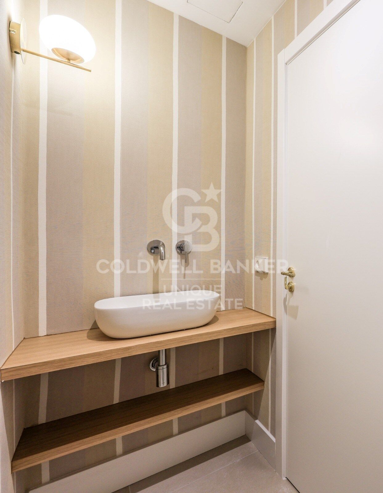 Renovated apartment with terrace and garage in Argüelles, Madrid