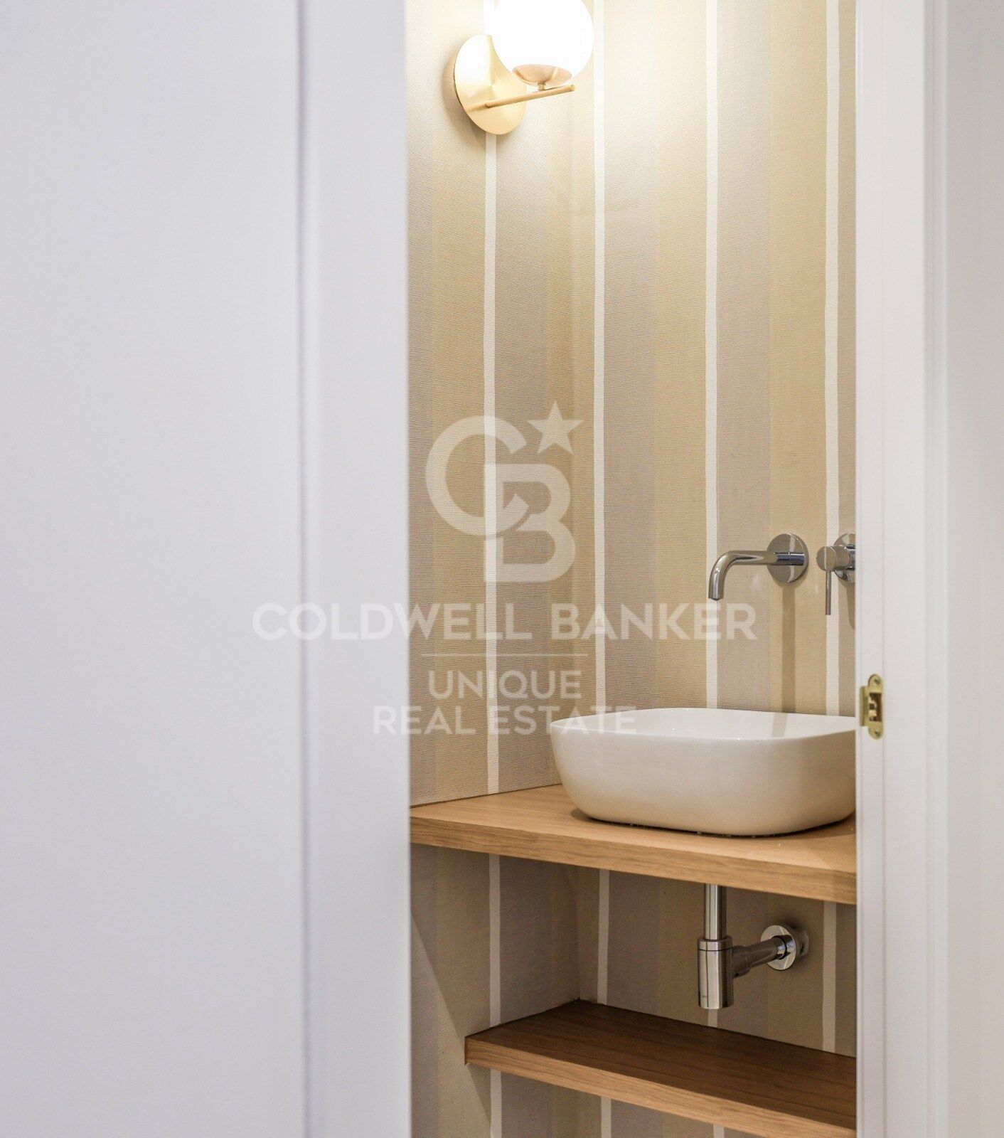 Renovated apartment with terrace and garage in Argüelles, Madrid