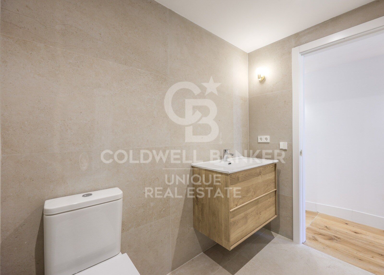 Renovated apartment with terrace and garage in Argüelles, Madrid