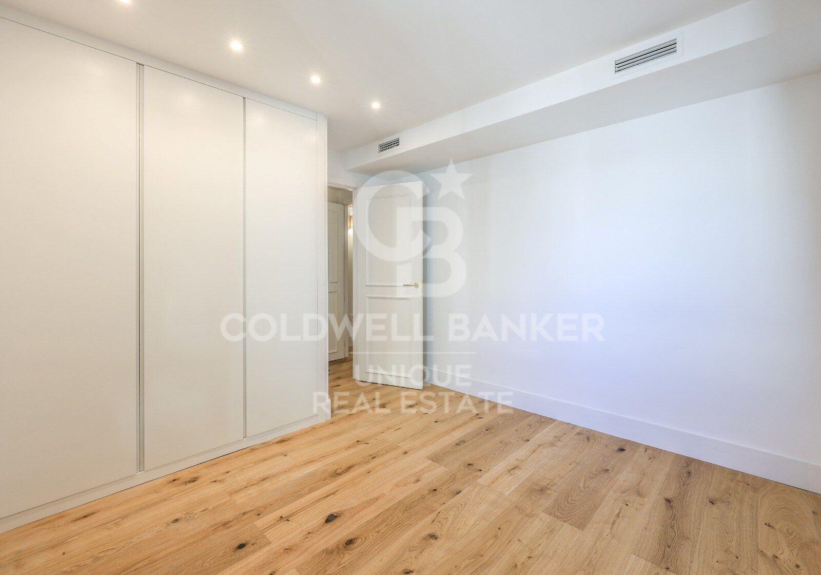 Renovated apartment with terrace and garage in Argüelles, Madrid