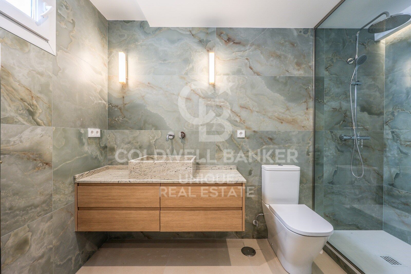 Renovated apartment with terrace and garage in Argüelles, Madrid