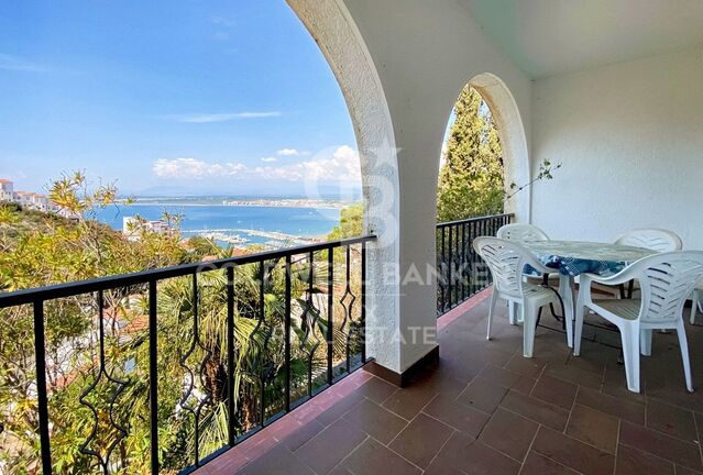 House with panoramic views and lat with tourist license