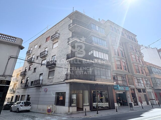 Oportunidad para inversor: Edificio de 4 plantas + 2 bajos, en el centro de Oliva