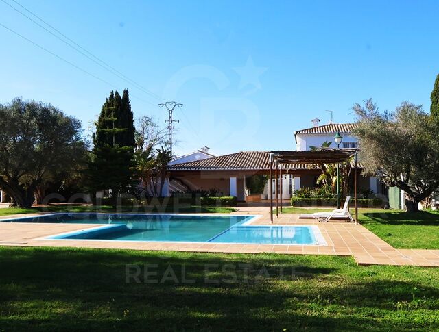 Exclusiva finca ecuestre de lujo con instalaciones profesionales a 20 minutos de Valencia