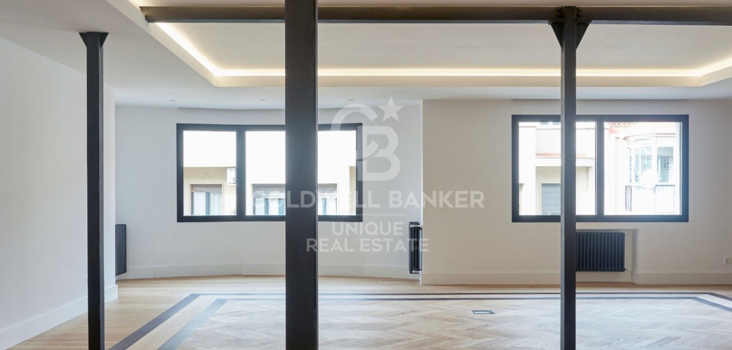 Flat 5 Bedrooms Sale Madrid