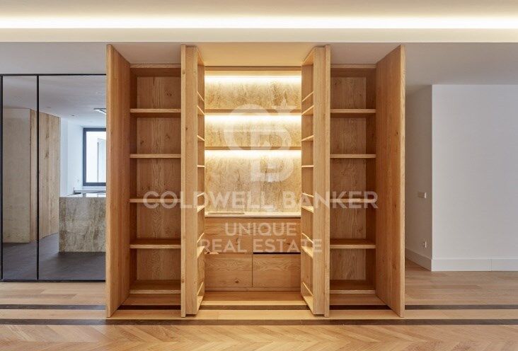 Flat 5 Bedrooms Sale Madrid
