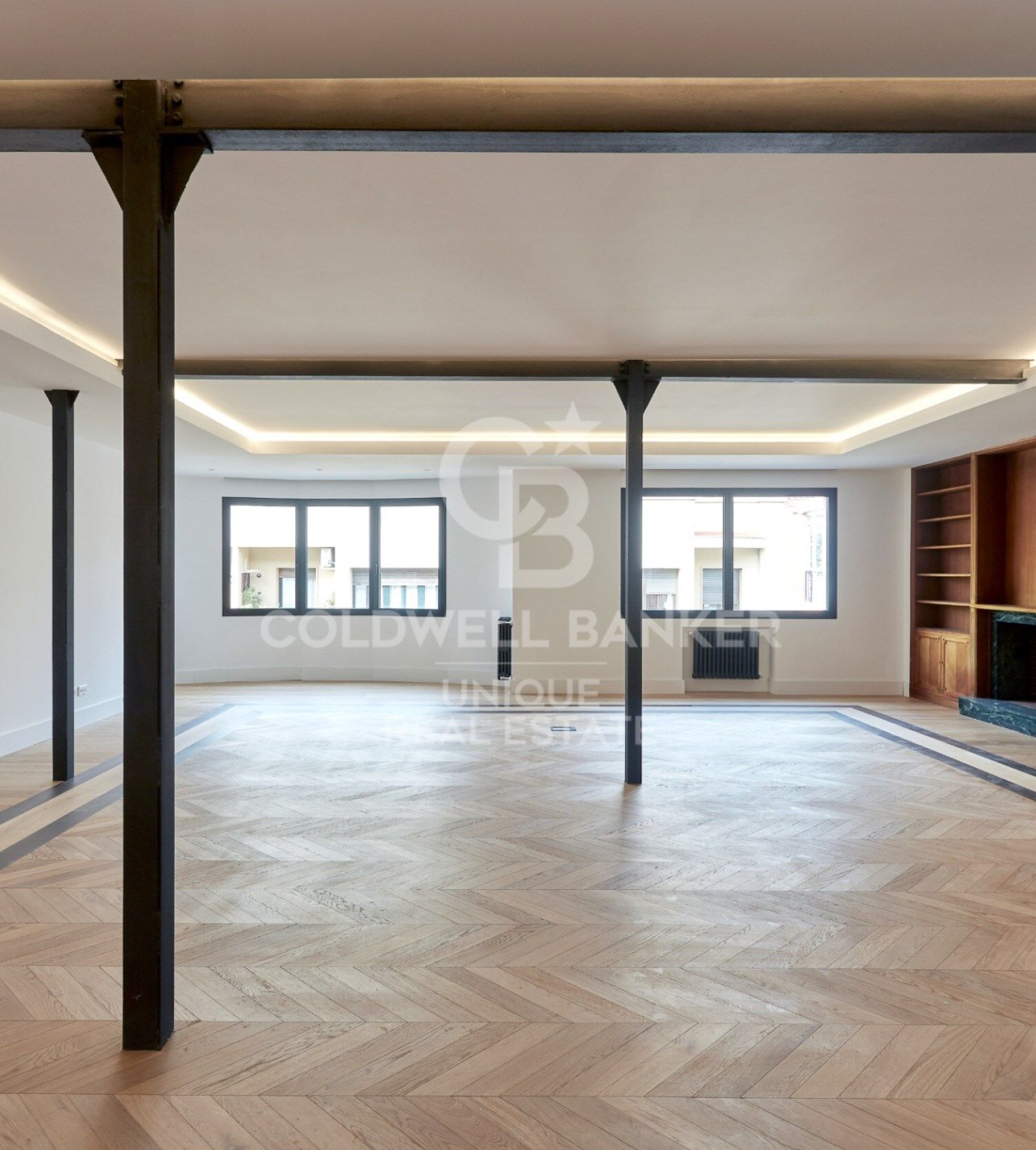 Flat 5 Bedrooms Sale Madrid