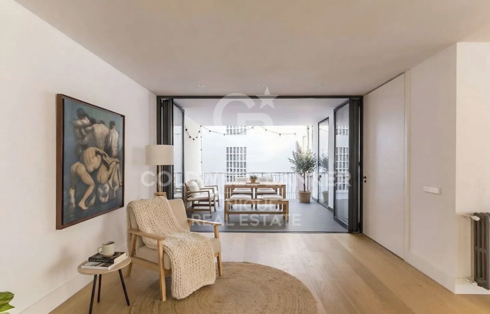 Flat 5 Bedrooms Sale Madrid