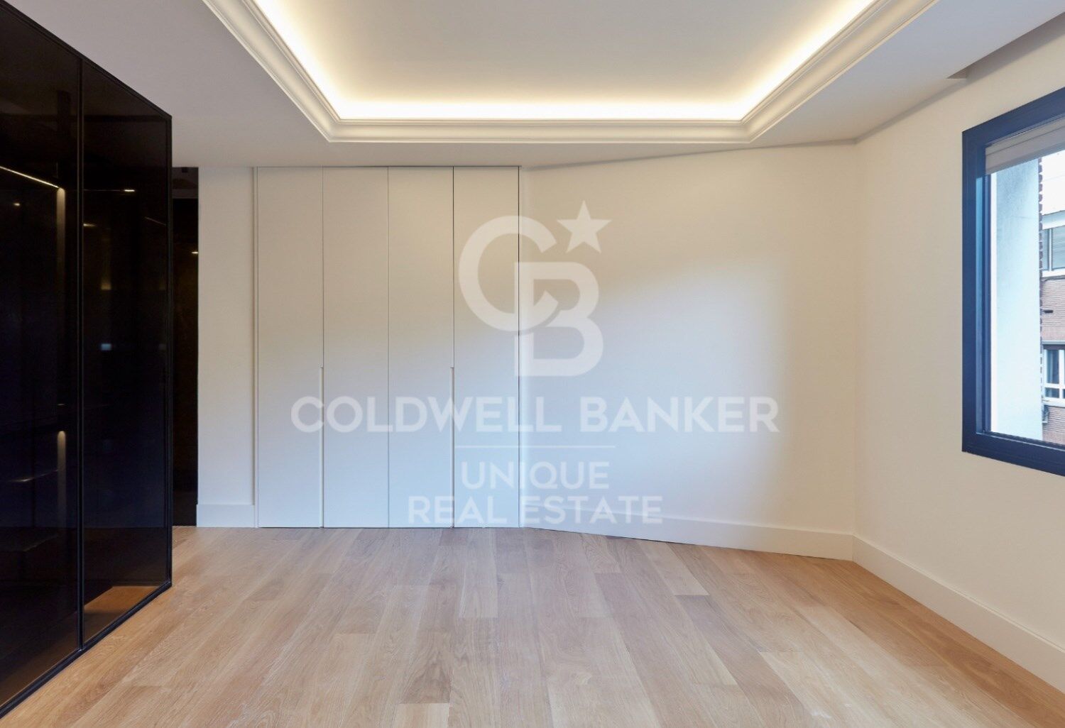 Flat 5 Bedrooms Sale Madrid