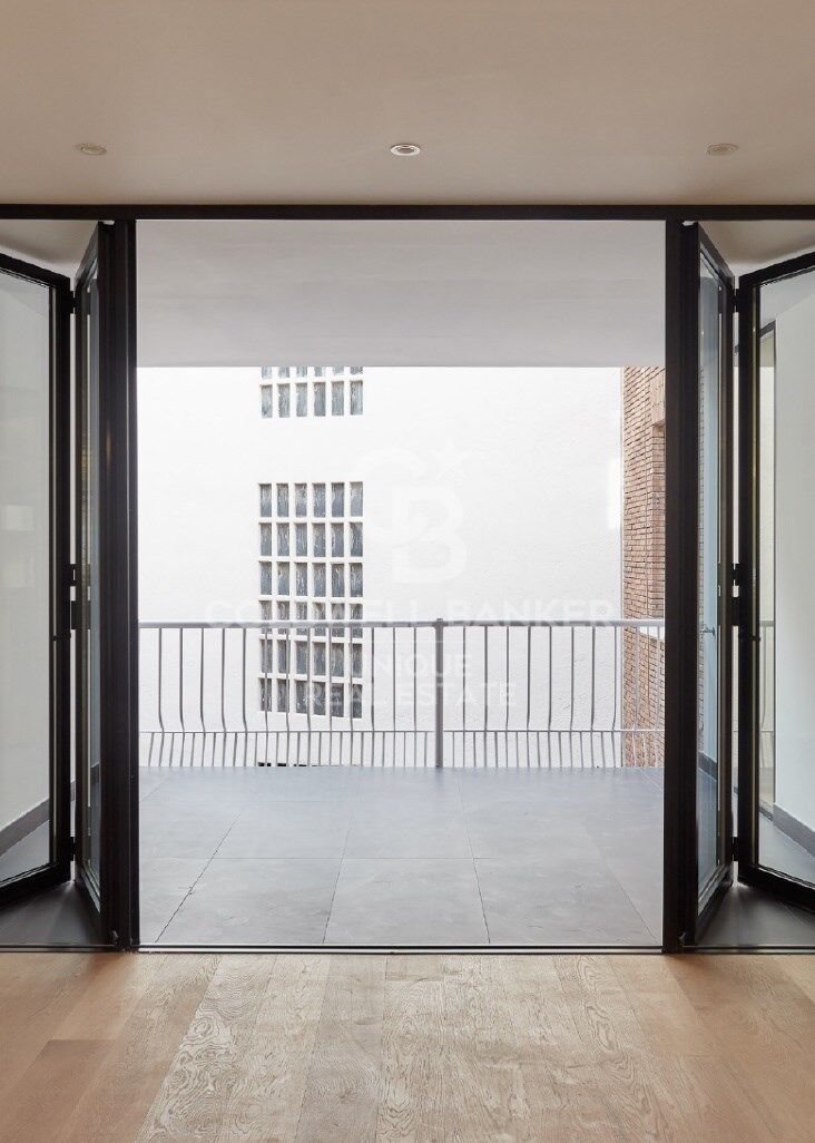 Flat 5 Bedrooms Sale Madrid