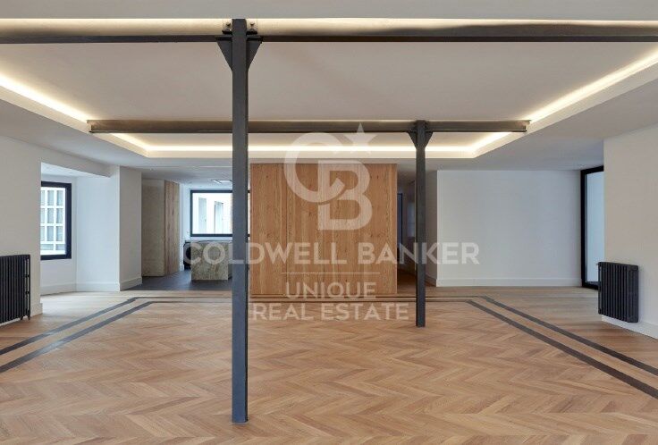 Flat 5 Bedrooms Sale Madrid
