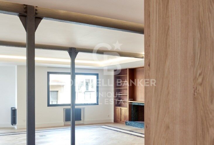 Renovated Exterior Apartment with Terrace and Parking in Lista, Madrid