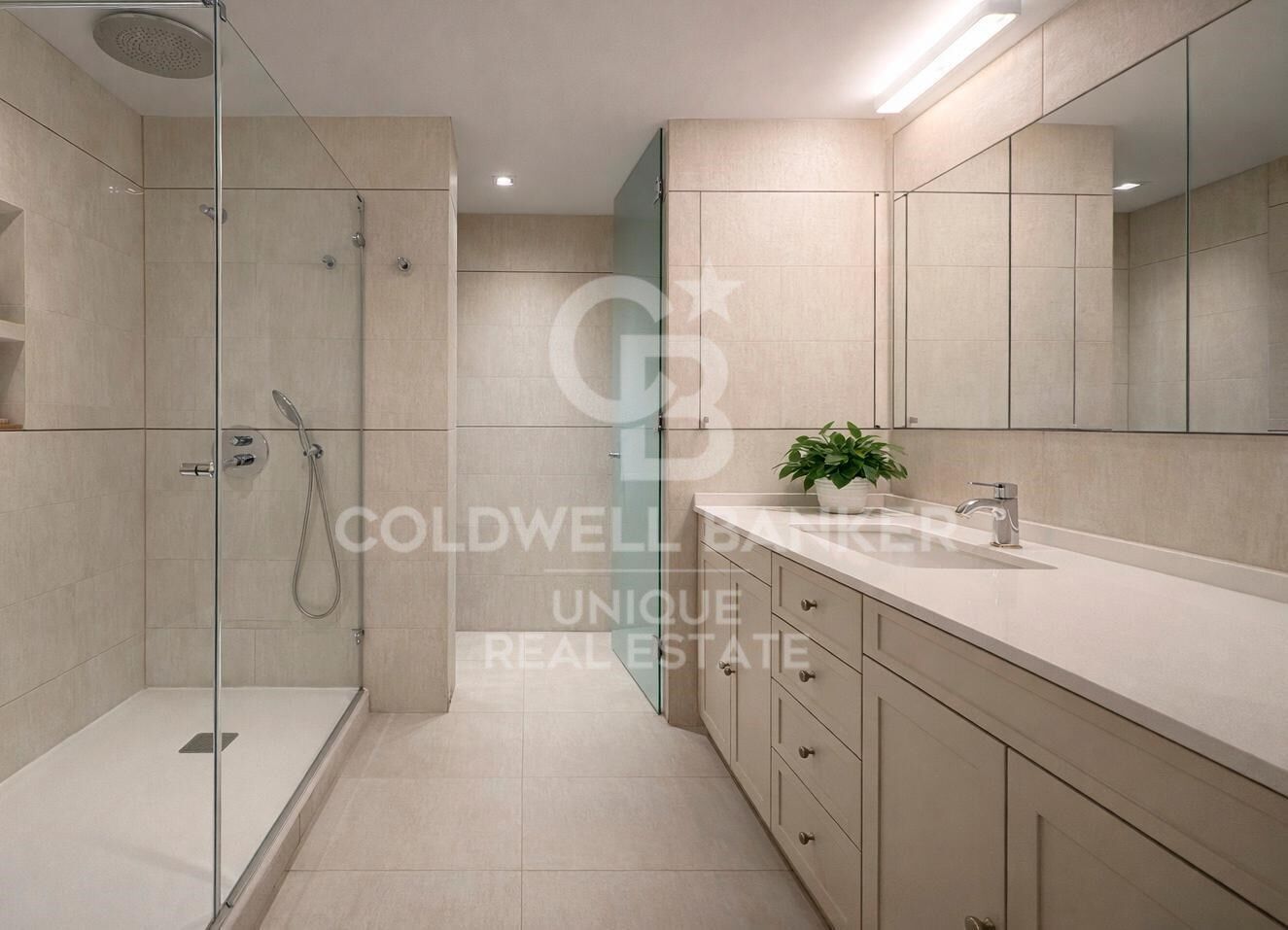 Exterior flat with terrace, garage and storage room in Castellana, Madrid