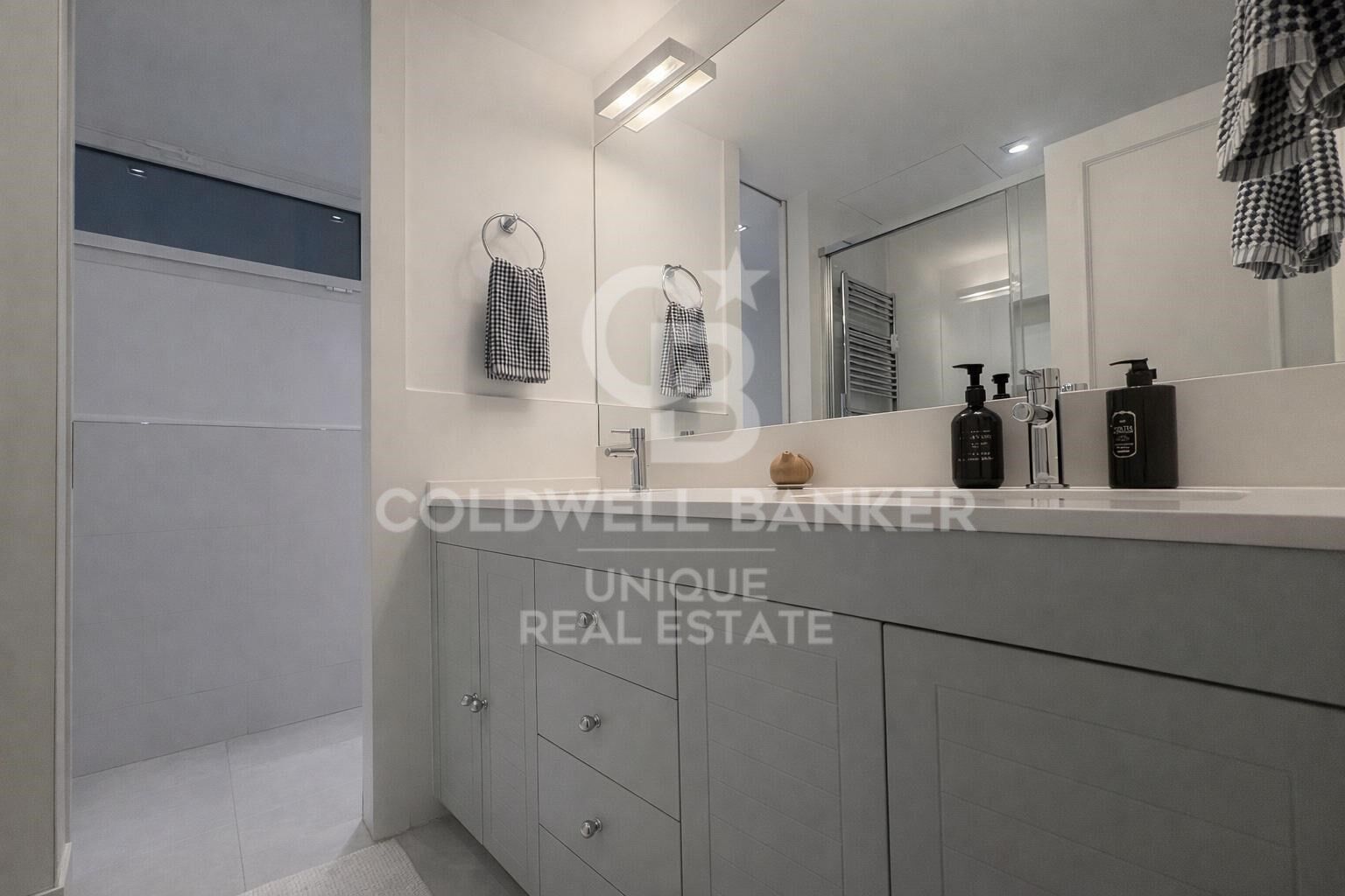 Exterior flat with terrace, garage and storage room in Castellana, Madrid