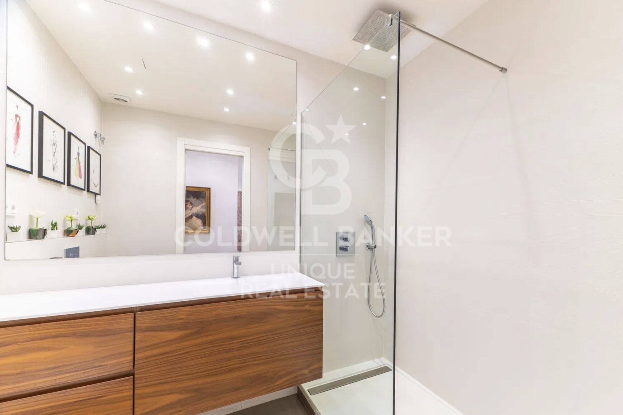 Renovated exterior flat in the Barrio de Las Letras, Madrid