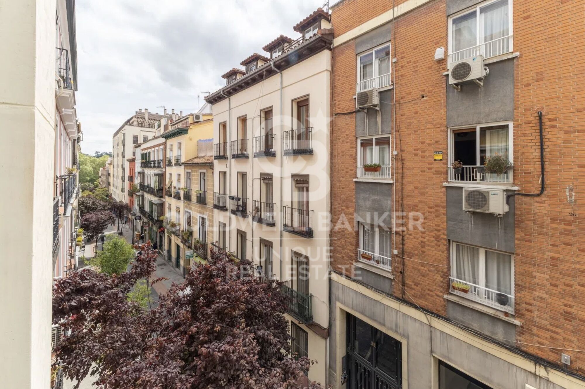 Renovated exterior flat in the Barrio de Las Letras, Madrid