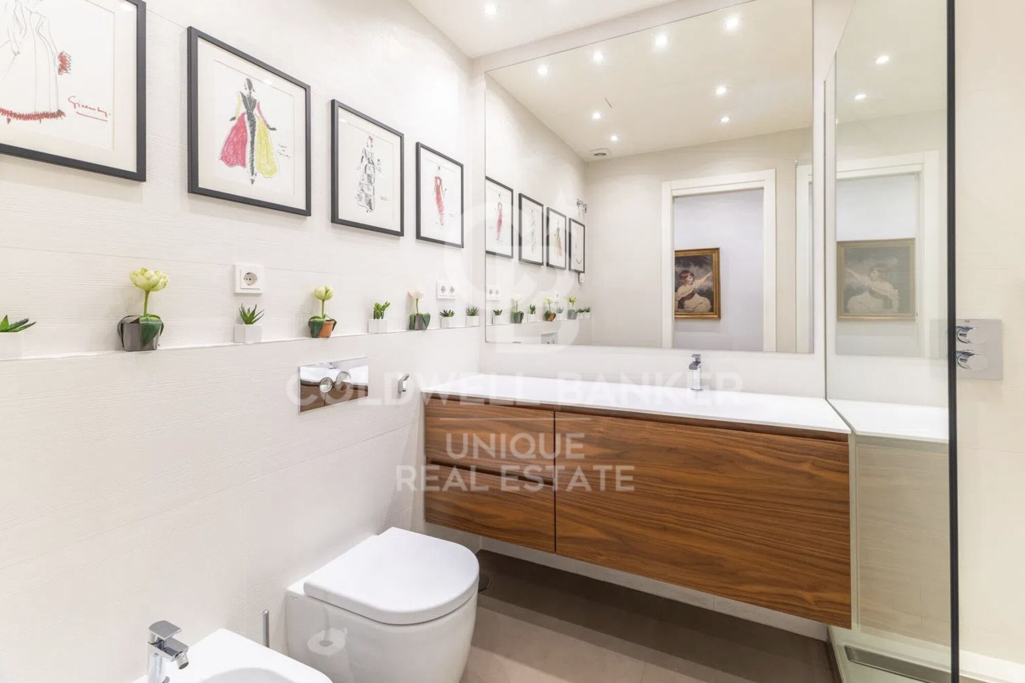 Renovated exterior flat in the Barrio de Las Letras, Madrid