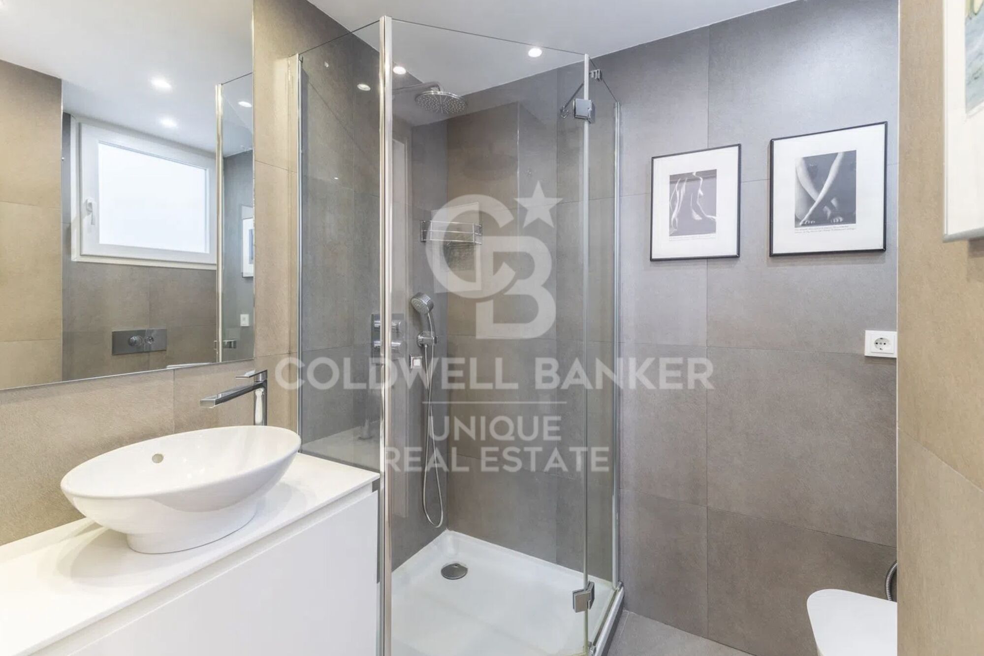 Renovated exterior flat in the Barrio de Las Letras, Madrid