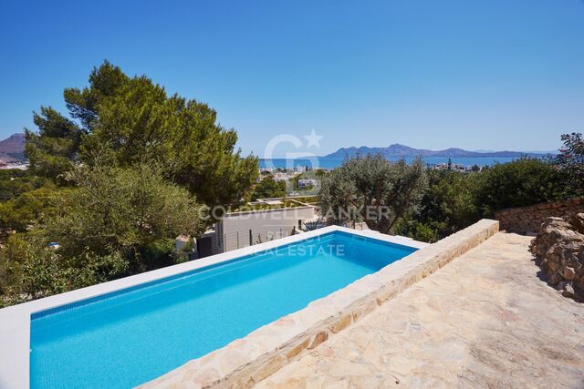 Einfamilienhaus zu verkaufen mit Blick auf die Bucht von Pollenca