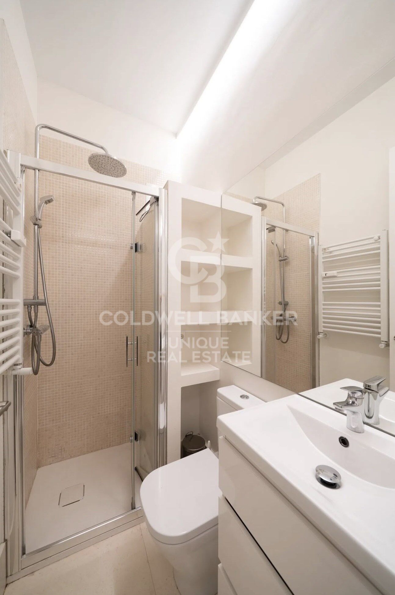 Exterior apartment with storage room and garage in Chamberí, Madrid