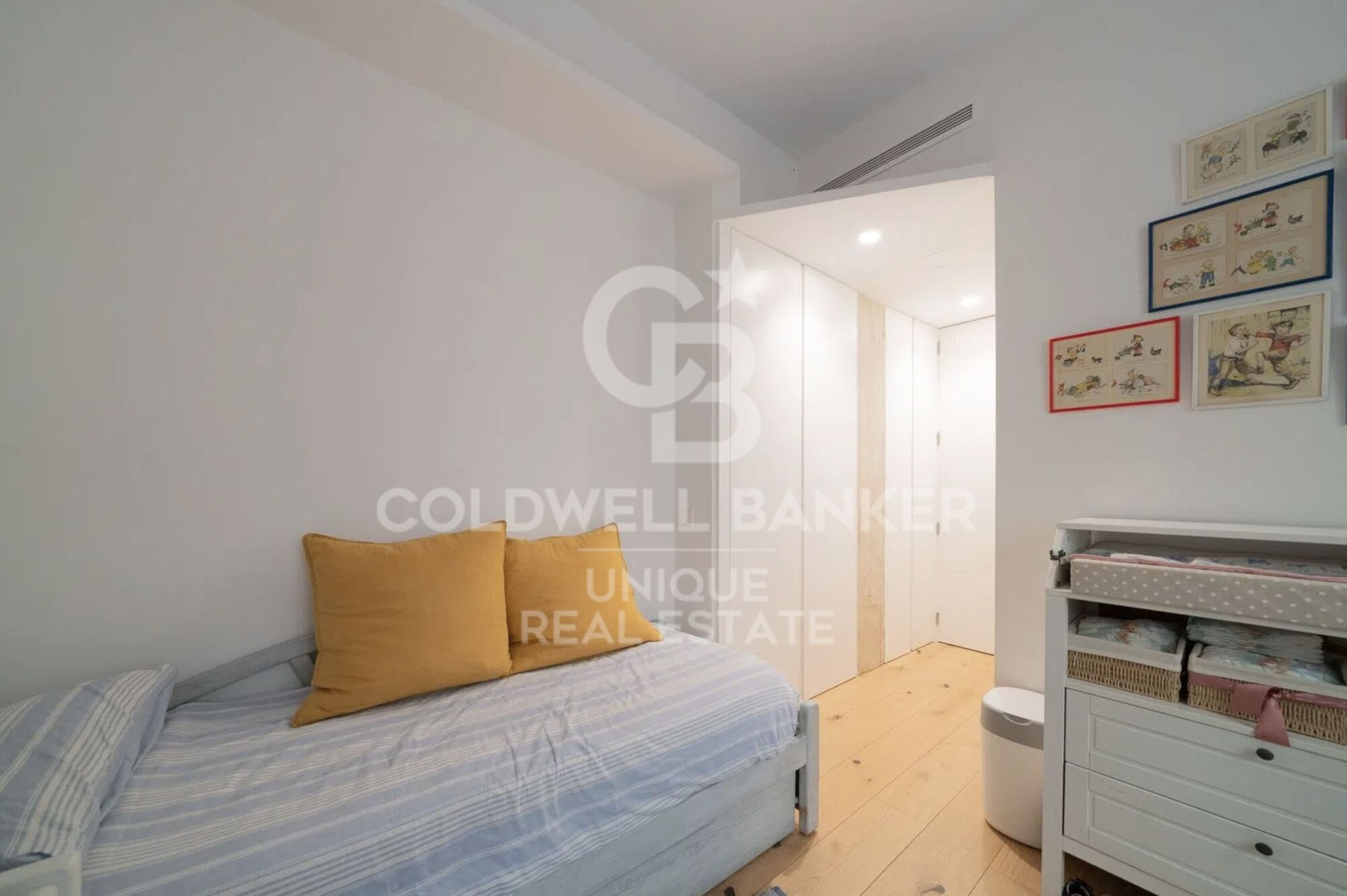 Exterior apartment with storage room and garage in Chamberí, Madrid