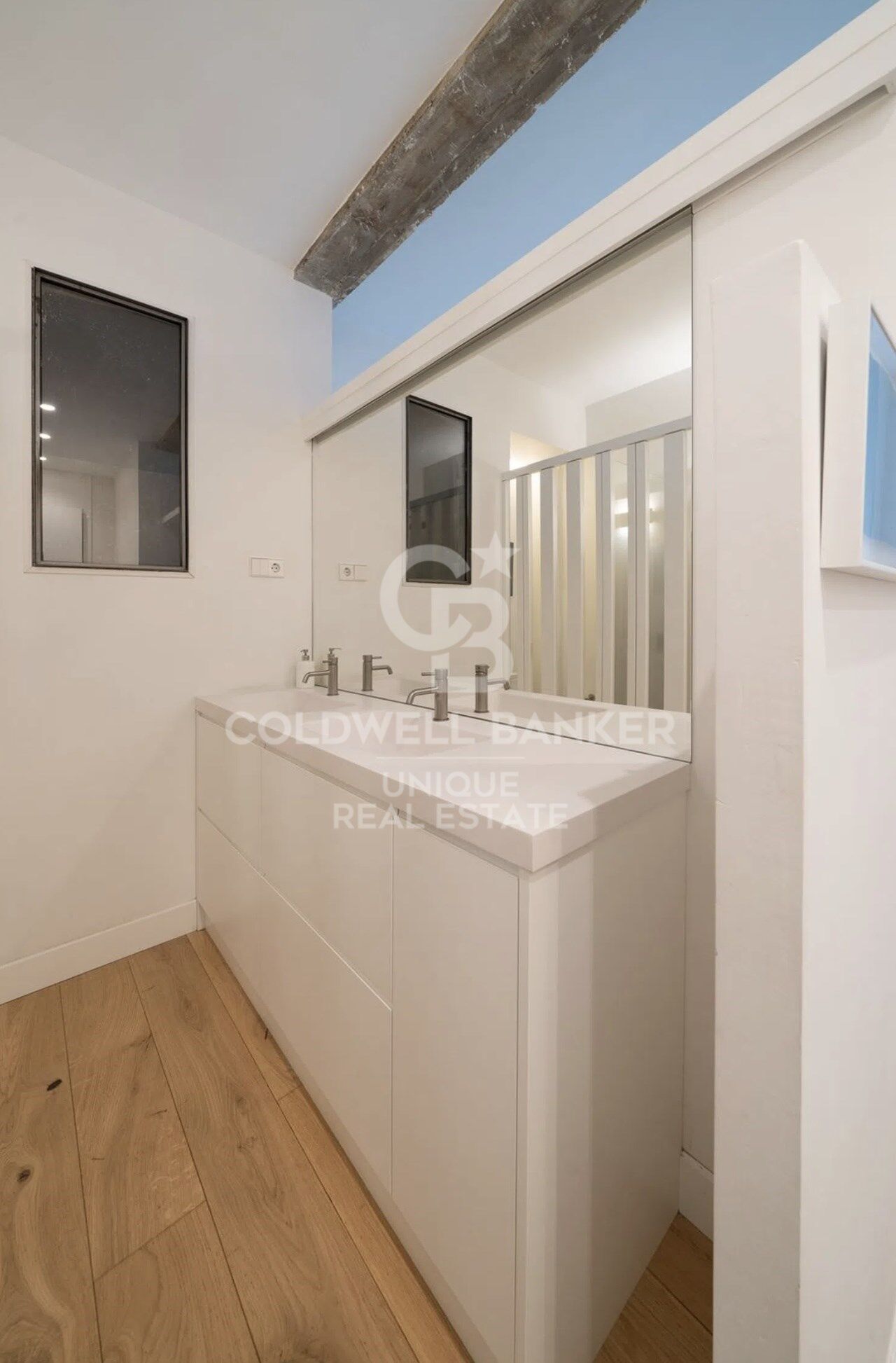 Exterior apartment with storage room and garage in Chamberí, Madrid