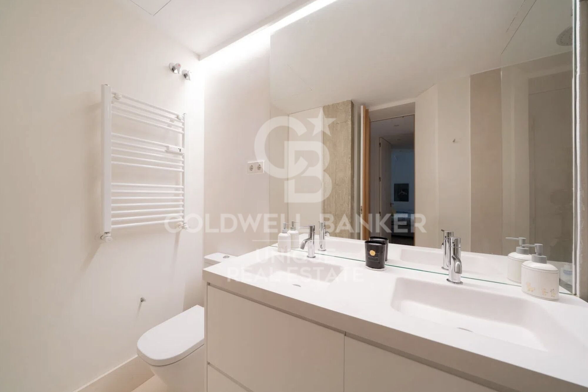 Exterior apartment with storage room and garage in Chamberí, Madrid