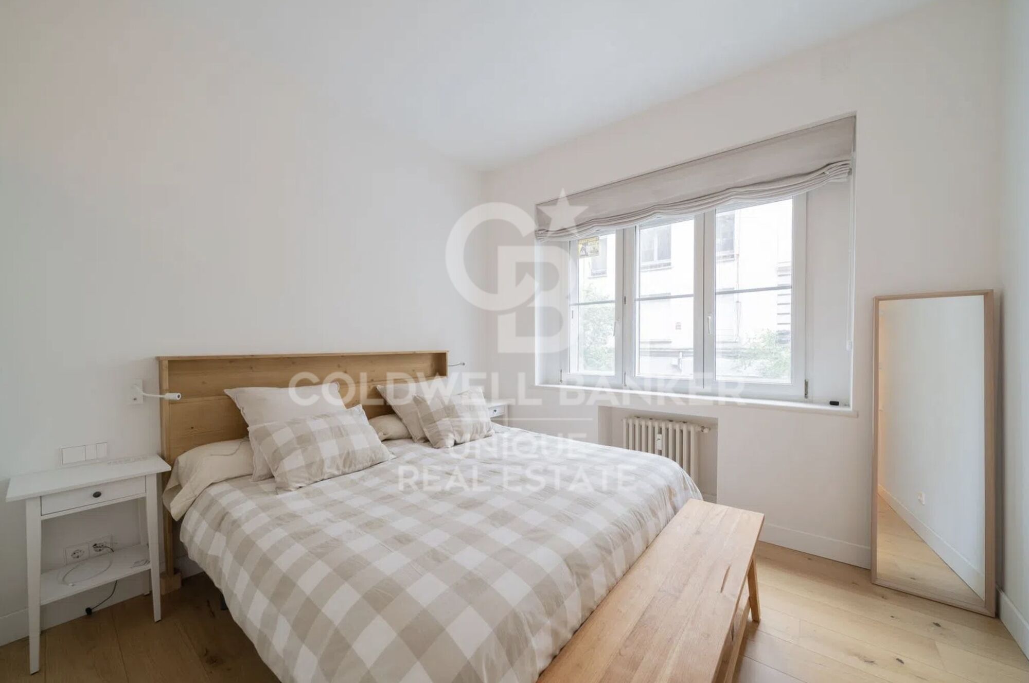 Exterior apartment with storage room and garage in Chamberí, Madrid