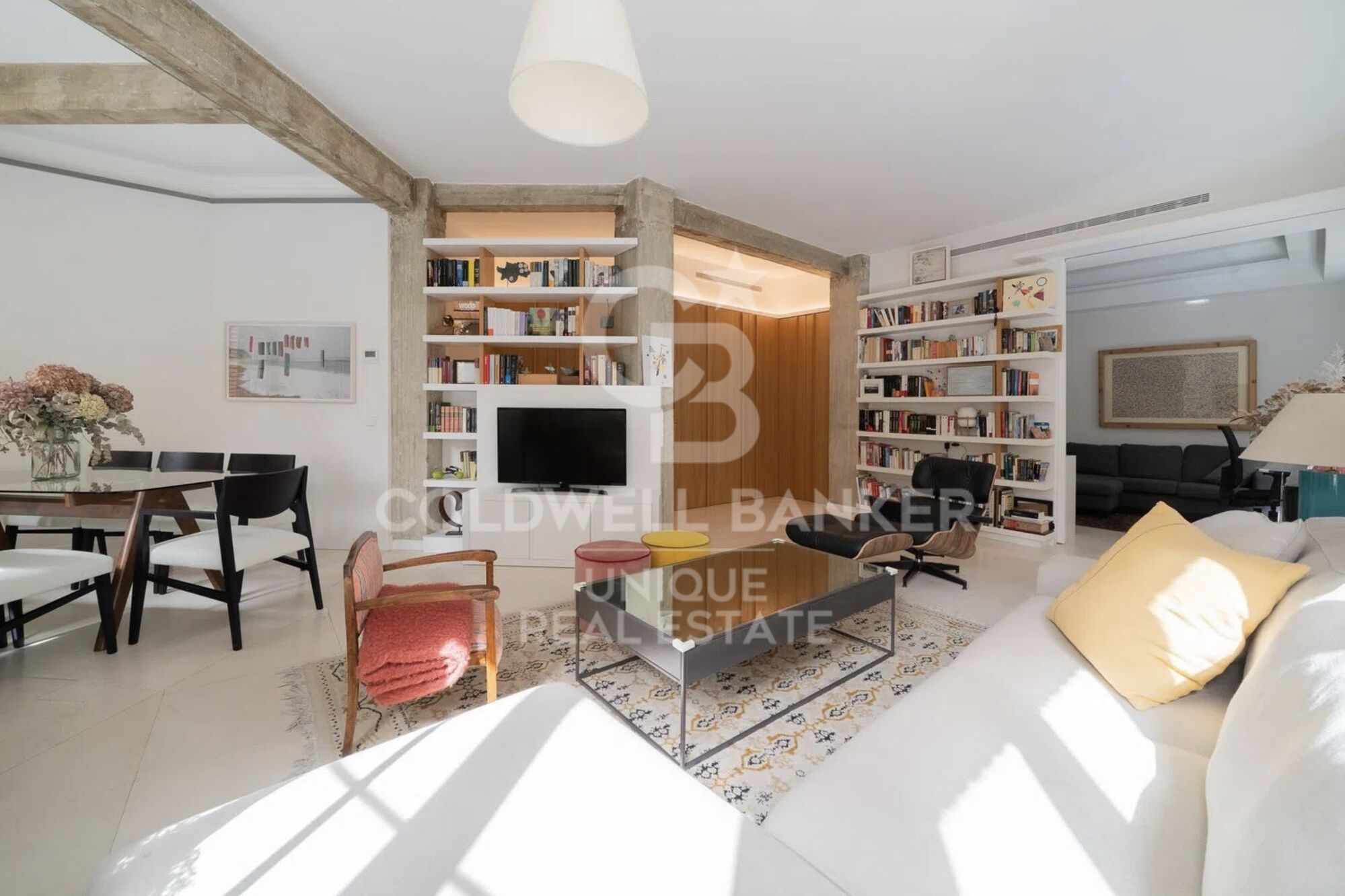 Exterior apartment with storage room and garage in Chamberí, Madrid