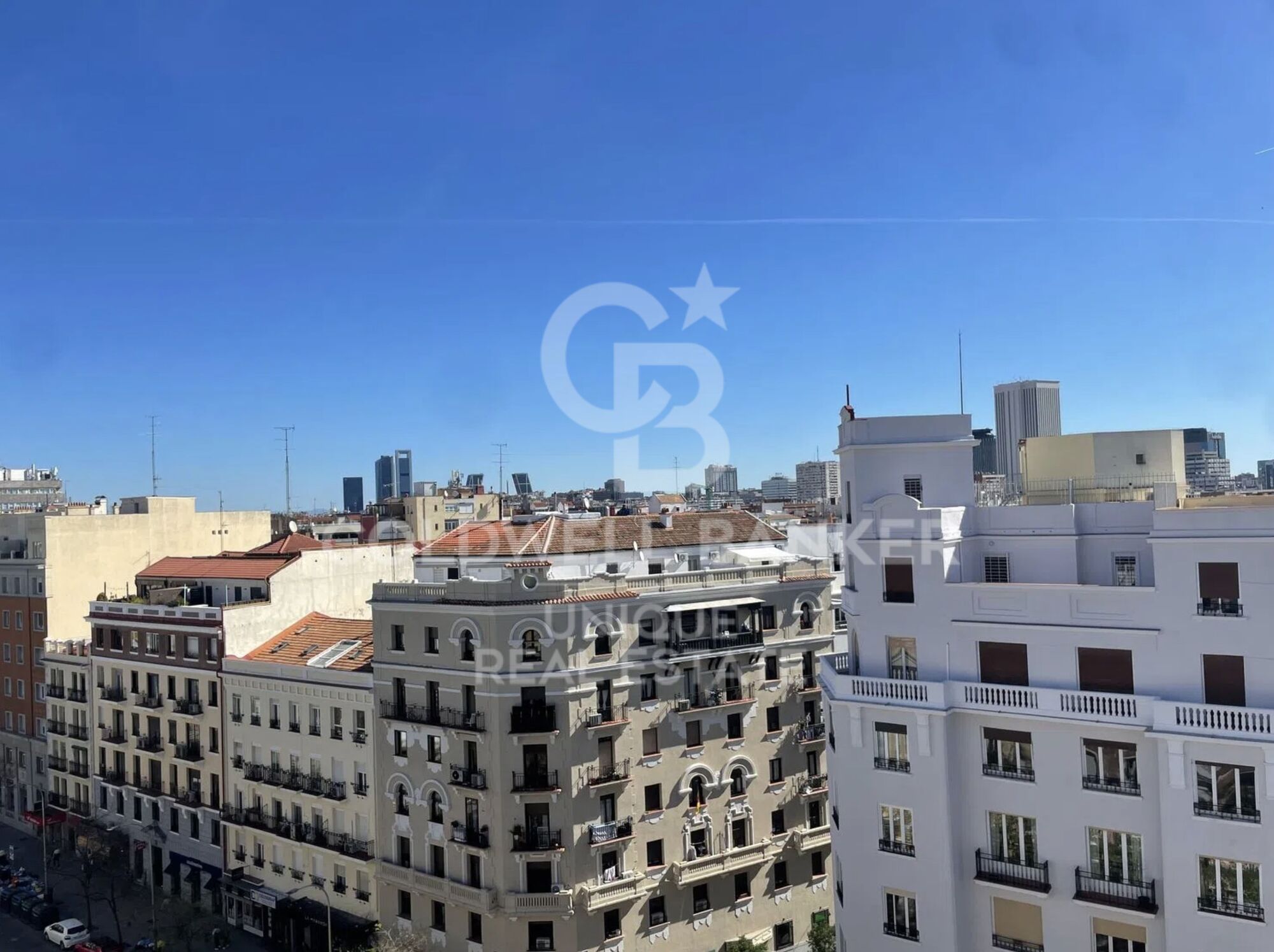 Renovated penthouse with terrace, garage, and storage room in Chamberí, Madrid