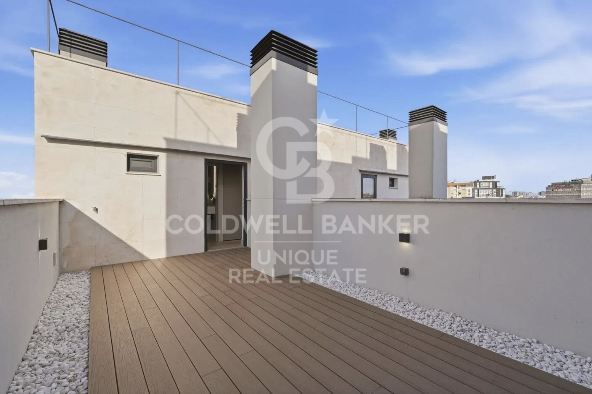 Renovated penthouse with terrace, garage, and storage room in Chamberí, Madrid